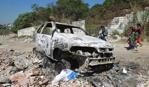 Carro incendiado em São Paulo